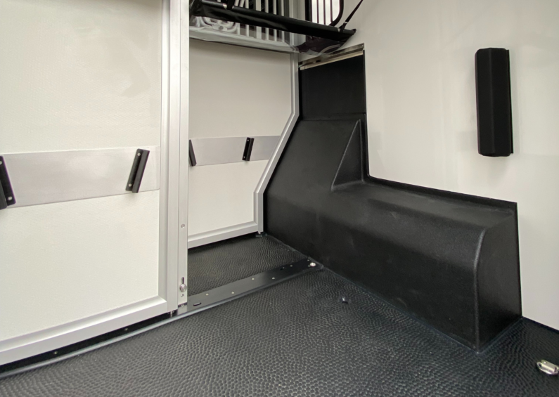 http://Travel%20in%20style%20aboard%20the%20M%20Type%20-%20HORSEBOX
